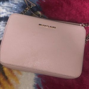 Michael kors cross body / nude pink